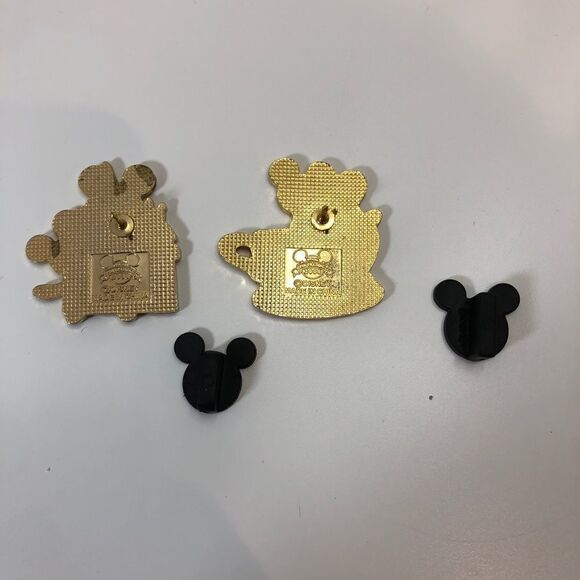DISNEY Mickey Mouse Minnie Mouse Tea Cup and Castle Trading Pins lot of 2 - Picture 2 of 3